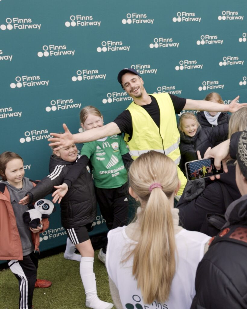 finns fairway cup.00 00 49 47.still002